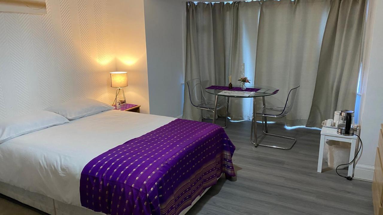 Sunrup Heathrow Appartement Feltham Buitenkant foto